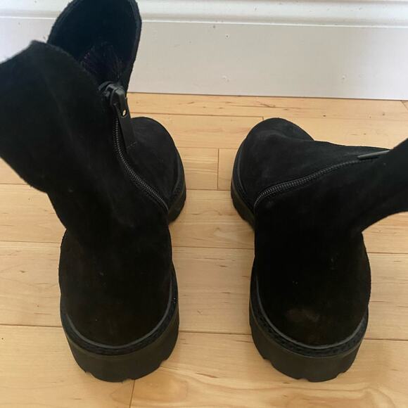 NWOB Aquatalia Suede Boots Size 9 - Picture 4 of 7